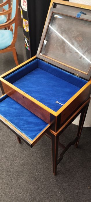 Antiga mesa expositora