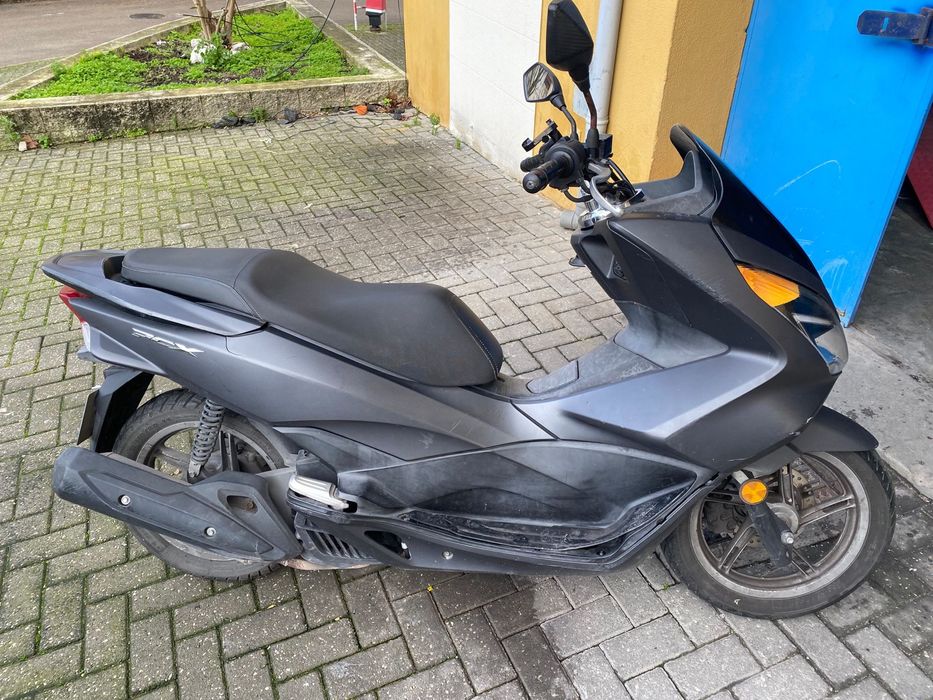 Vendo Pcx125 muito barato. Moto boa para trabalho ou lazer.