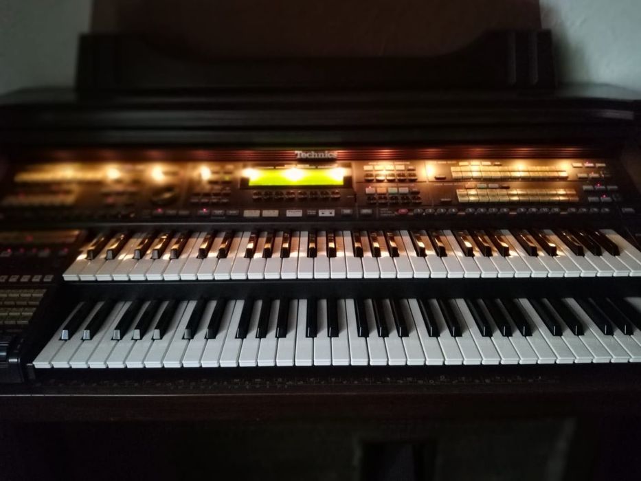 Órgão tecniques dois teclados