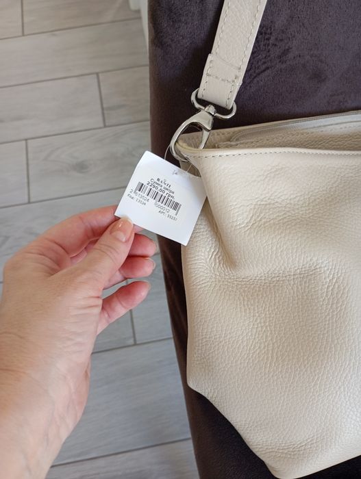 Кожаная сумка новая в бежевом цвете