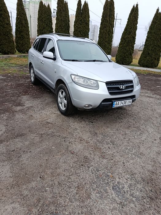 Продається Hyundai Santa FE надійне, обслужена сімейне авто.