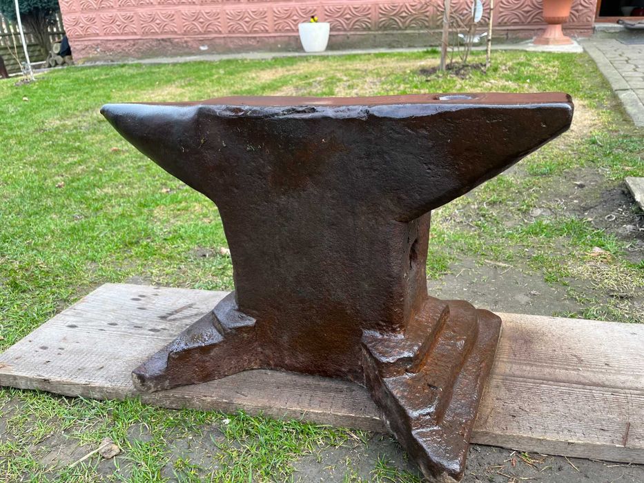 sprzedam kowadło kowalskie stare