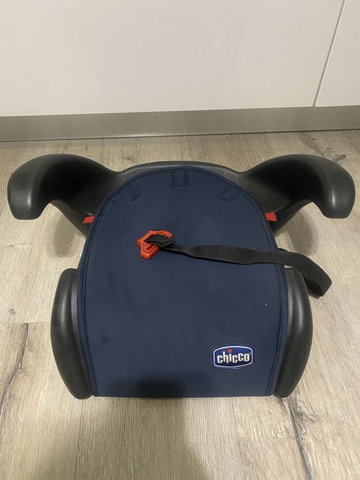 Бустер автокрісло Chicco 15-36кг