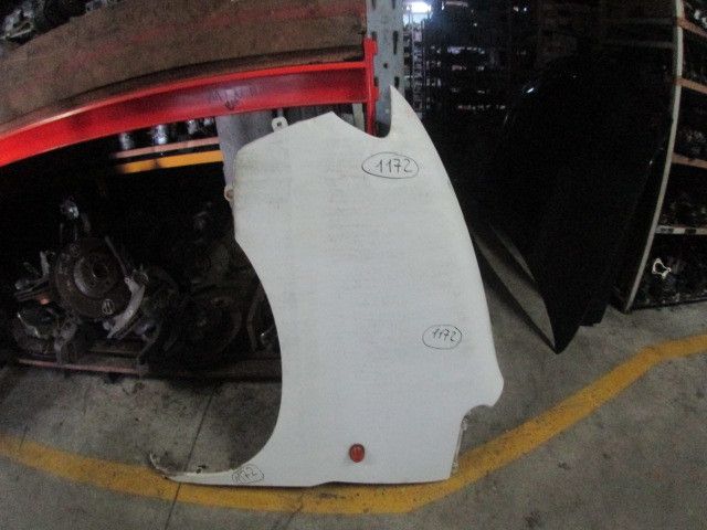 Guarda-lamas esquerdo HYUNDAI H-1 / Starex (A1)