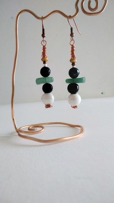 Brincos rústicos com pedras semipreciosas cerâmica e sementes