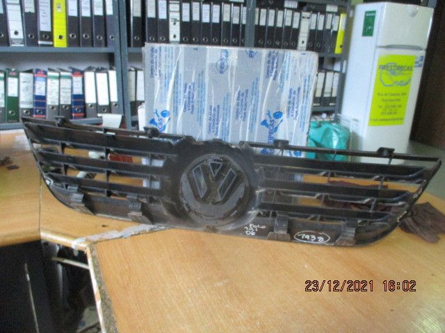 Grelha do Pára-Choques da Frente VOLKSWAGEN Polo (9N)