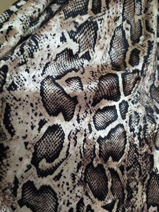 Vestido tigresa com racha