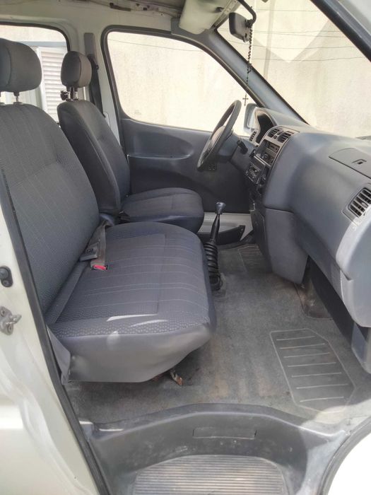 Toyota Hiace 2.5 - 6 lugares