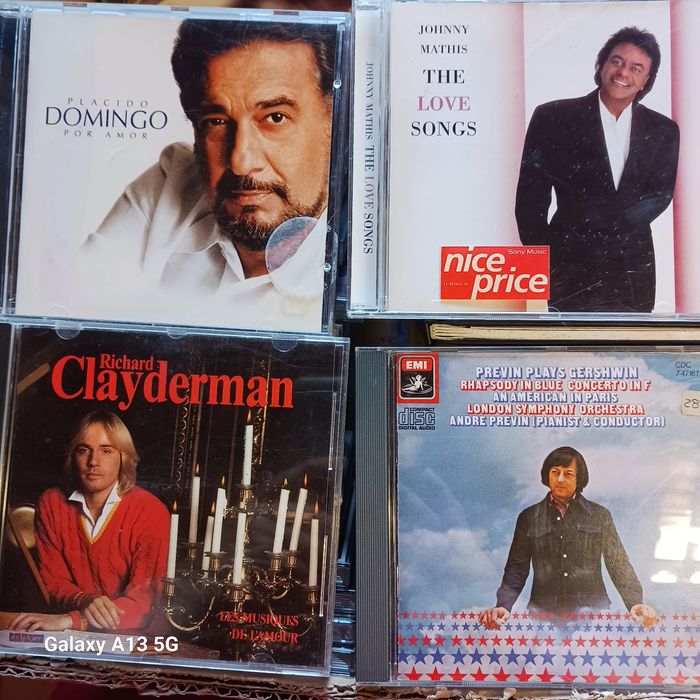 Vários CDS 2€ vários artistas