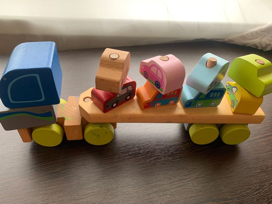 Cubika тягач з машинками