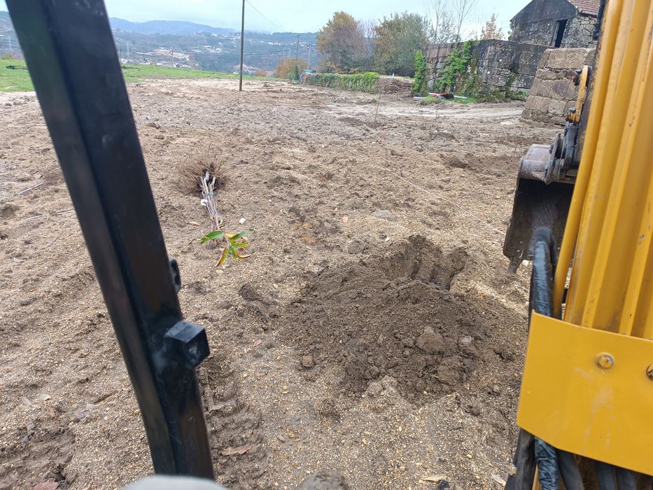 Trabalhos de Giratória/ entulhos/limpeza de terrenos/trabalhos agrícol