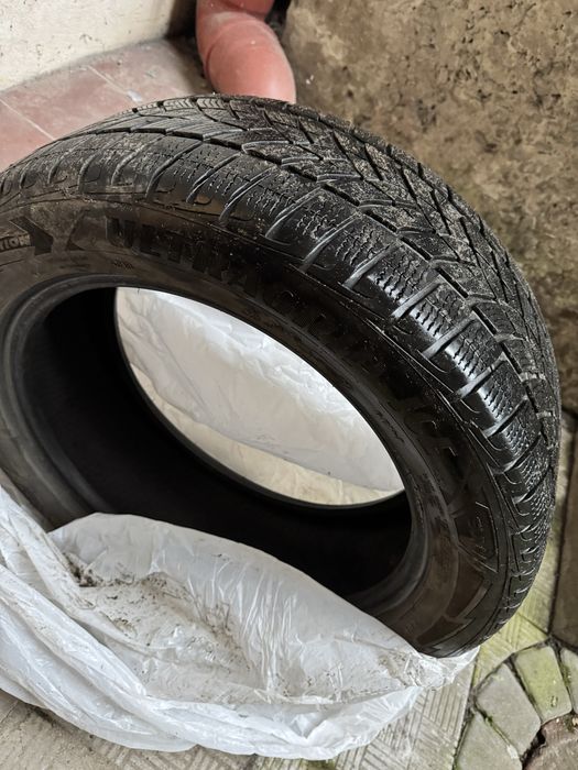 Продам пару зимових шин Goodyear