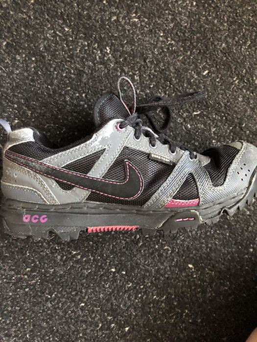кросівки nike acg