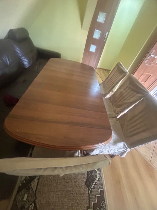 Sprzedam stół do salonu z krzesłami