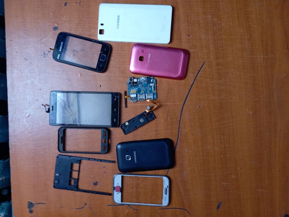 Продам телефони на запчасти ли востановления цена за все