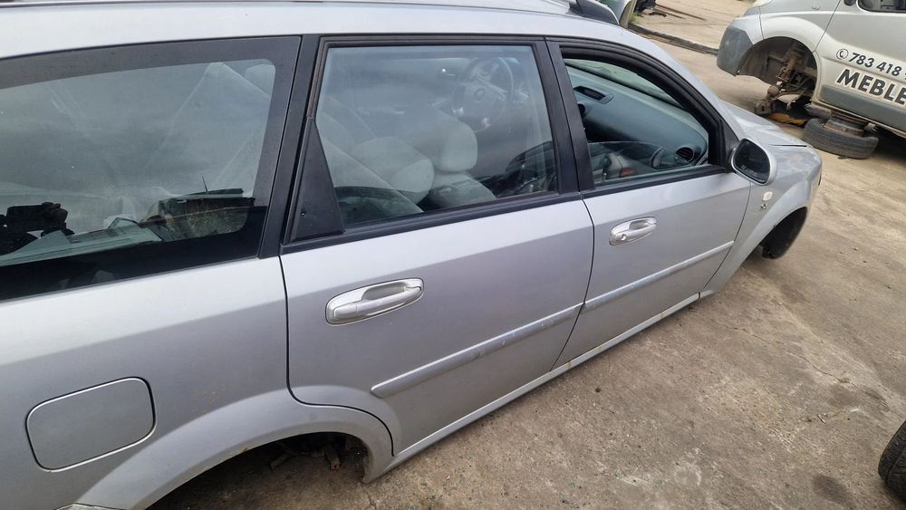 CHEVROLET LACETTI KOMBI 2004-DRZWI PRAWY PRZÓD 92U