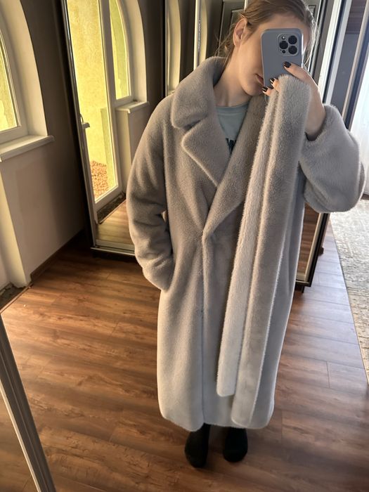 Шуба з дуже якісного хутра , ніжно сірого кольору. Розмір 44