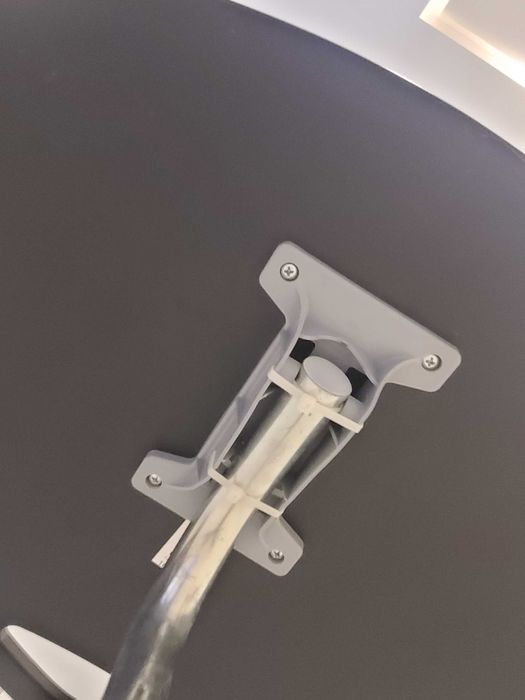 Conjunto 2 Poltronas em Pele IKEA + Mesa apoio IKEA