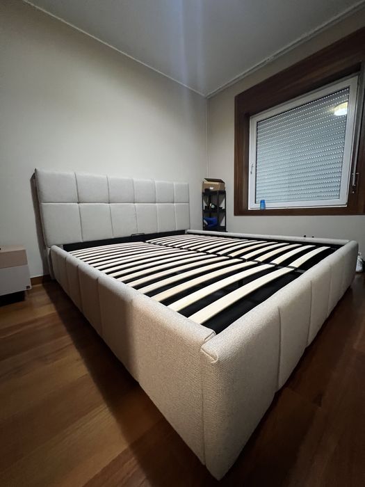 Estrutura de cama JYSK VEMMELEV arrumação 180x200 tecido bege