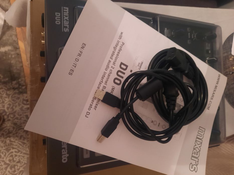 Mikser dwukanałowy Mixars DUO plus Decksaver
Stylu walki 2-kanałowy DJ