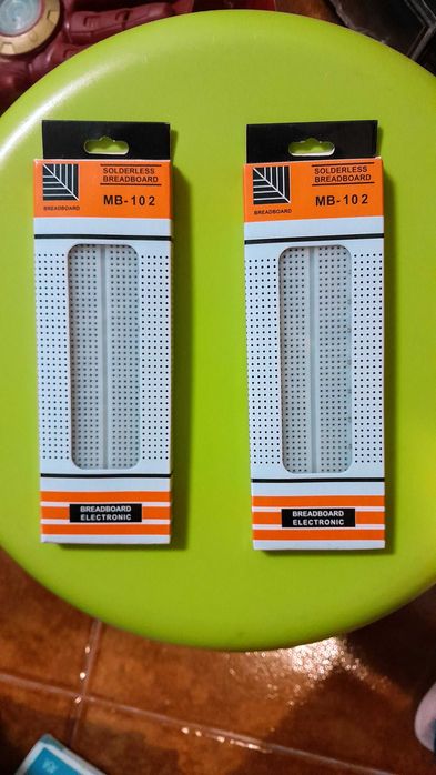 Breadboard with 830 Contacts64309650096769120