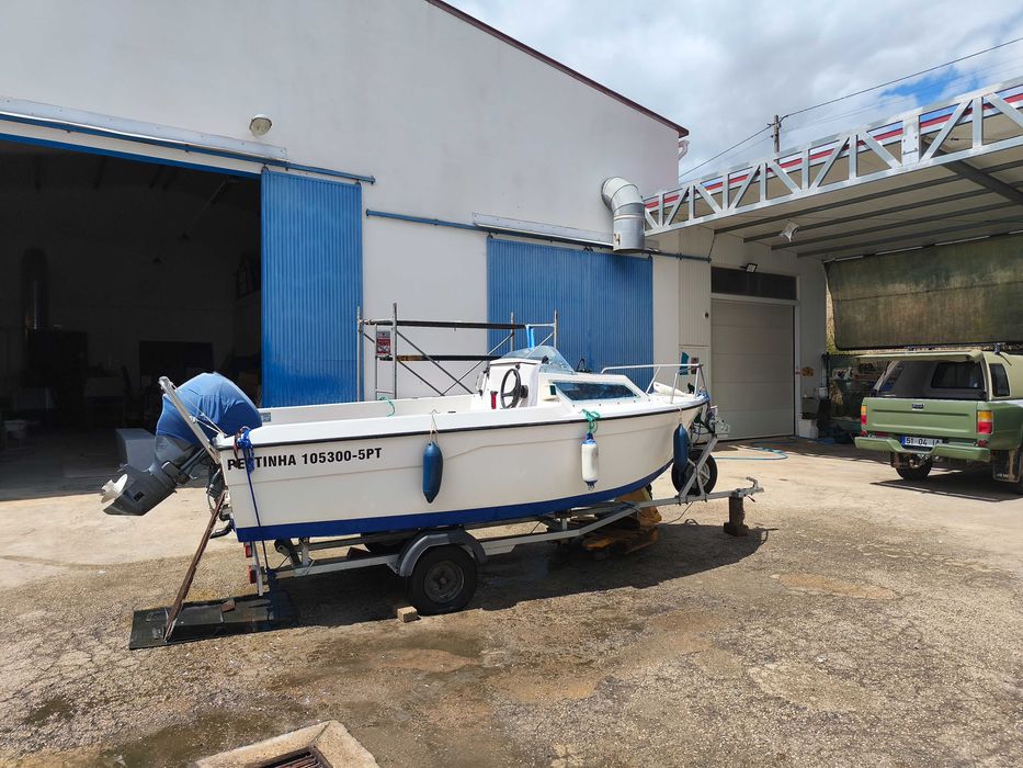 Barco semi cabinado 25hp4t