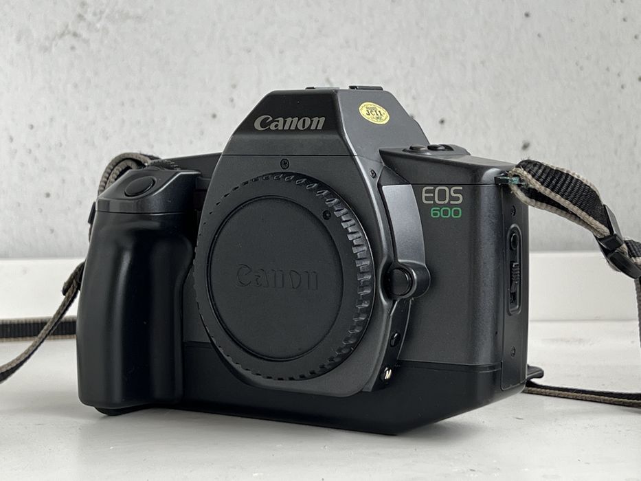 Плівковий фотоапарат Canon EOS 600