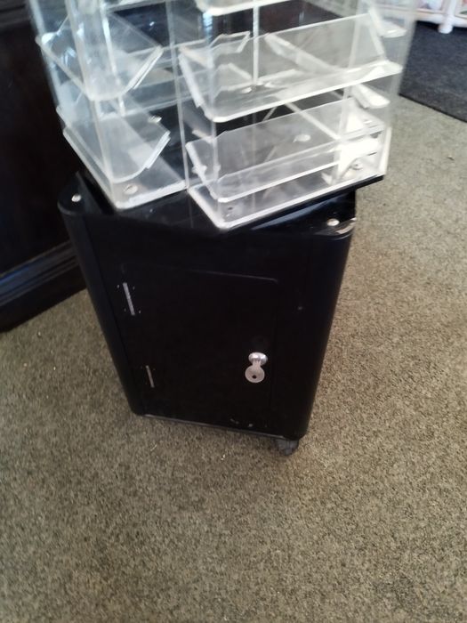 stojak ekspozycyjny obrotowy na małe drobne przedmioty