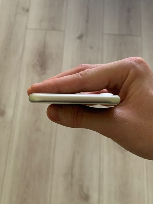 iPhone 7 128 GB Silver Neverlock в идеальном состоянии