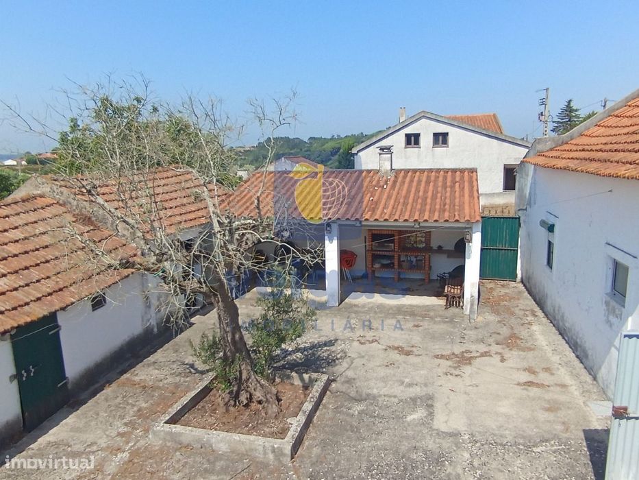 Casa Típica Portuguesa com Terreno de 6346m2