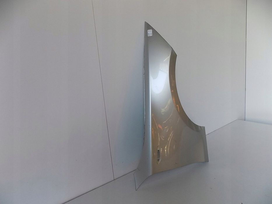 BMW 1 E87 E88 błotnik Prawy - 0604