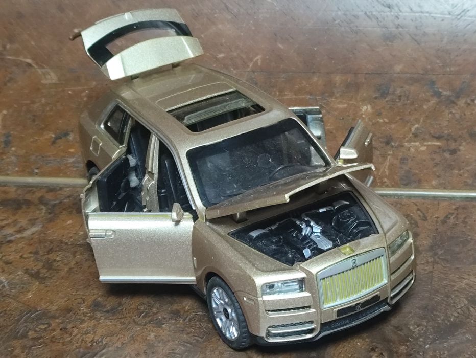 Масштабная модель Rolls Royce 15см