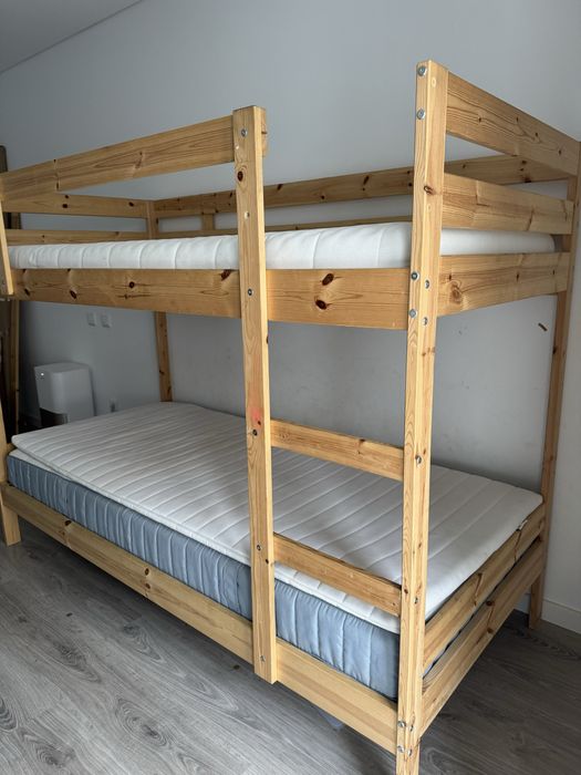 Cama beliche Ikea MYDAL com colchões