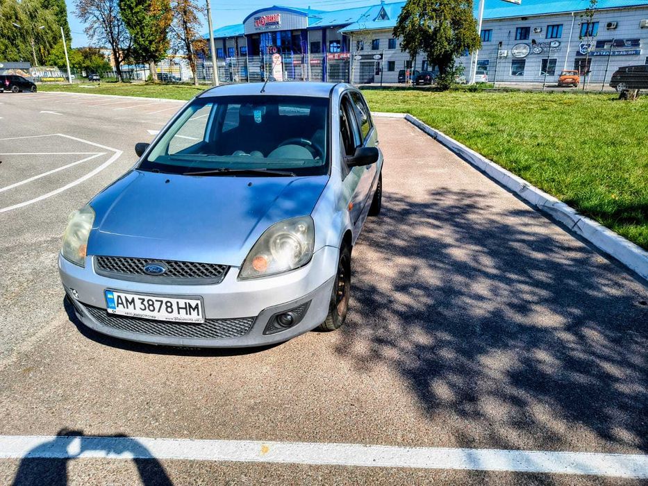 Продам автомобіль Форд фіеста 2008р бензин 1.25