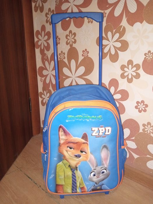 Рюкзак на колесах. Детский чемодан