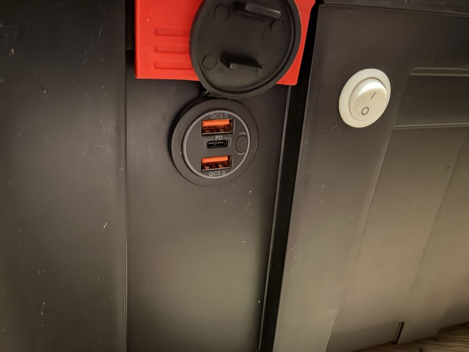 Зарядна станція 2500 Wh з інвертором 2000/4000W