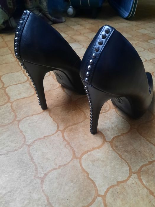 Sprzedam buty na szpilce