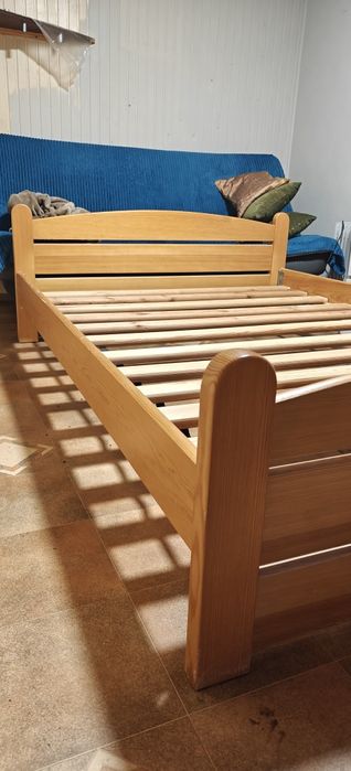 Łóżko podwójne drewniane