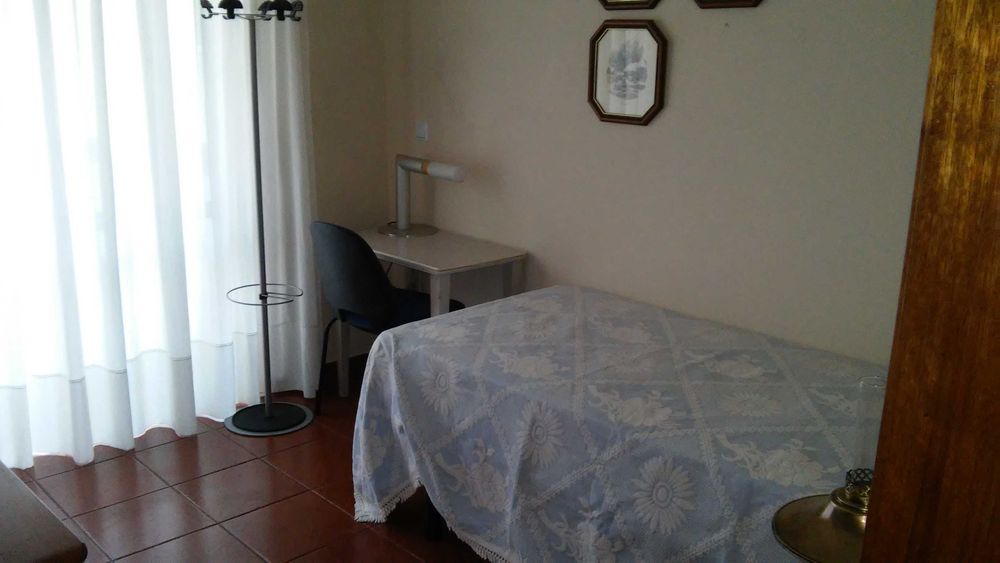 aluga-se quarto nos olivais sul