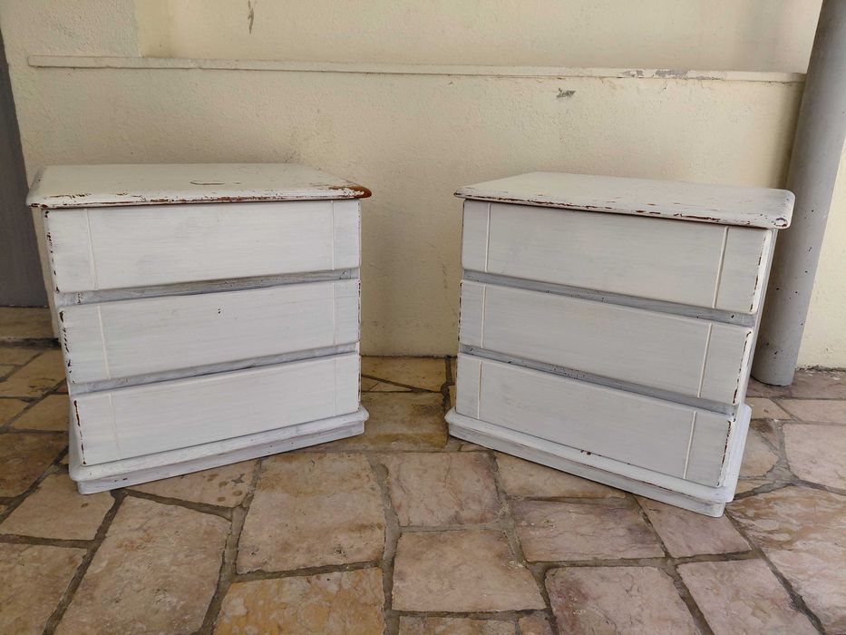 2 Mesas de Cabeceira em Madeira