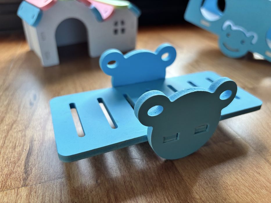 4 Brinquedos para hamster com casa incluida
