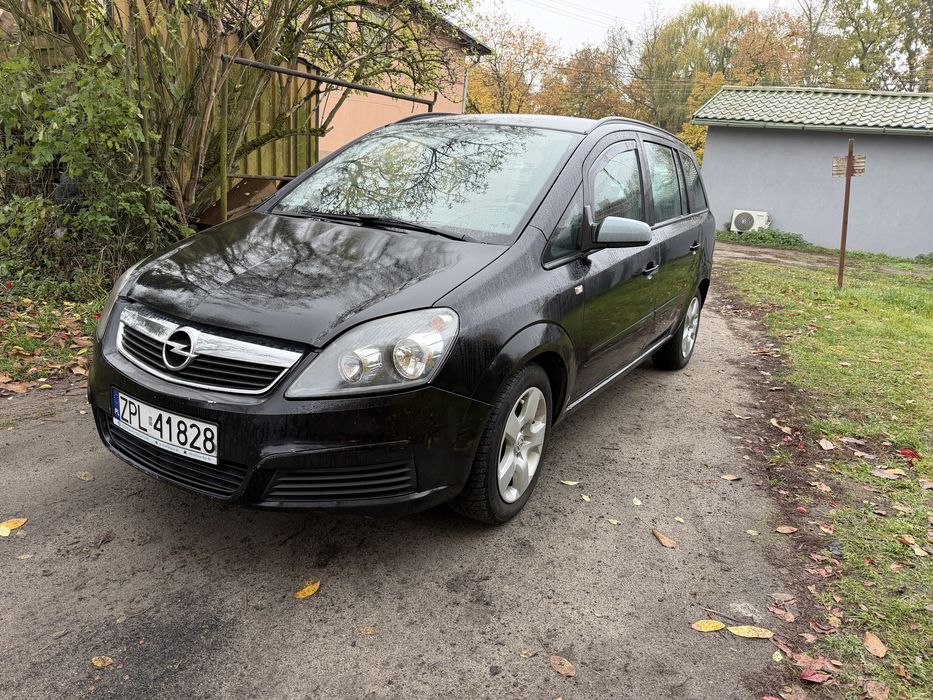 Opel Zafira. Automat, hak, 7 os., zatankowany
