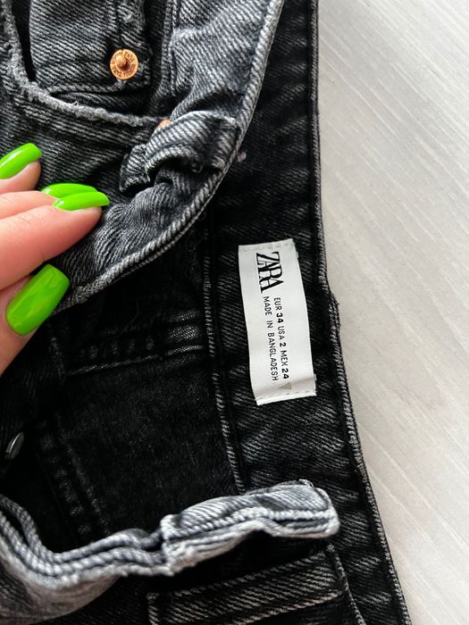 Czarne szorty jeansowe z przetarciami ZARA