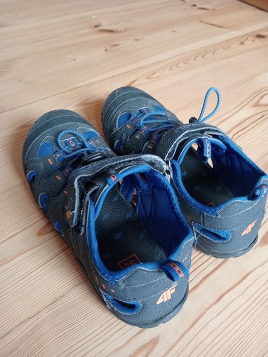 Sandały 4F rozmiar 36 kryte pełne