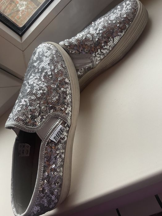 Продам нові стильні черевики Rifle!