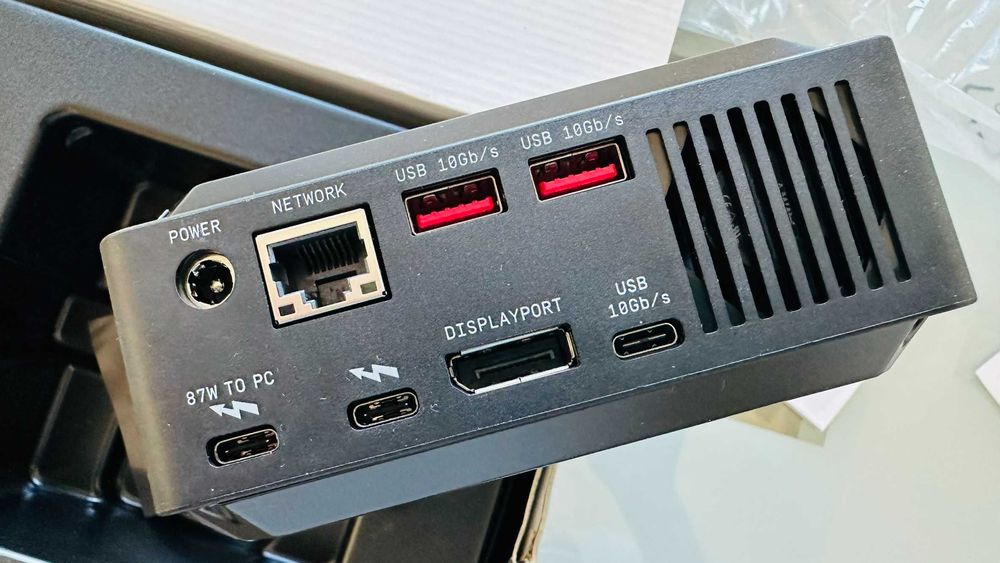 Docking station WD D50 Thunderbolt, modelo topo gama de alta performance. Sem disco