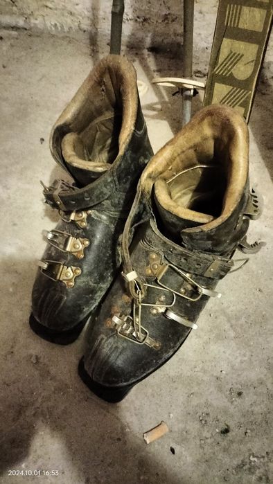 Stary narty Plus buty narciarskie.