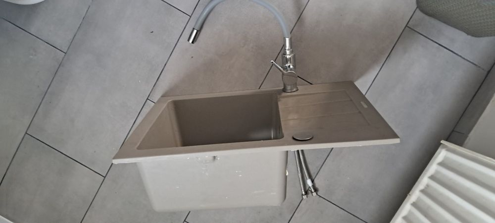 Zlew z baterią i wężykami z demontażu