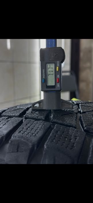 Brigestone  BLizak.285.50.20r