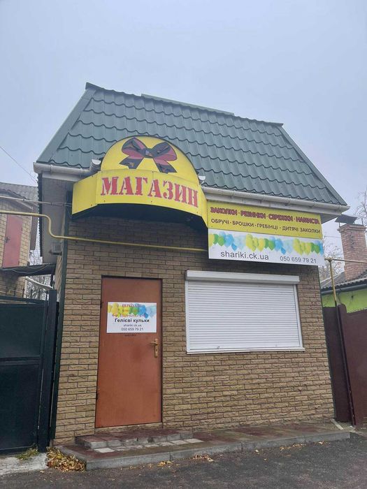 Здається фасадне приміщення Шевченка/Святотроїцька